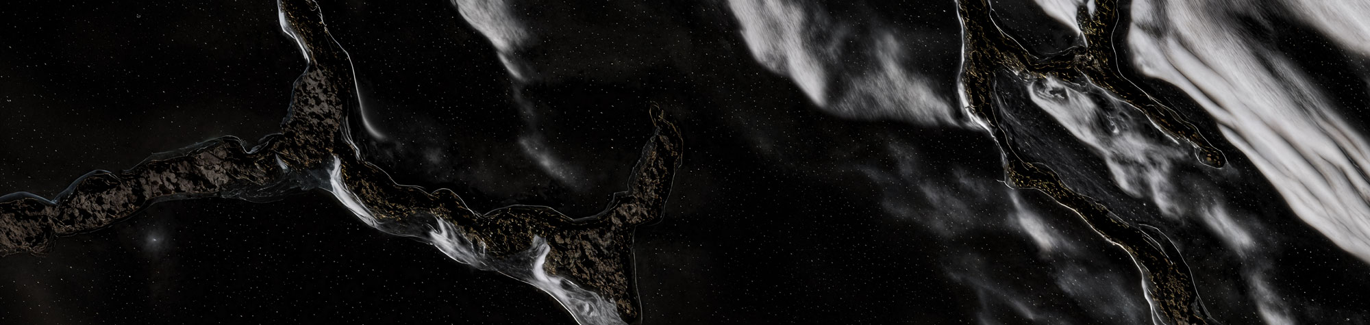Schwarze Obsidian-Textur mit weißen Marmoradern und feinen goldbraunen Einschlüssen als panoramischer Premium-Hintergrund.